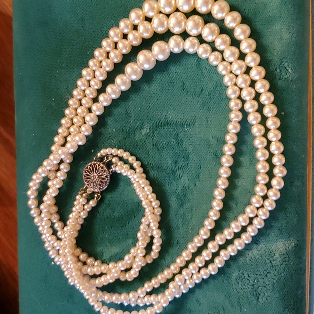 Sterling Silver Vintage Triple Strand Pearl Necklace - Picture 1 of 6